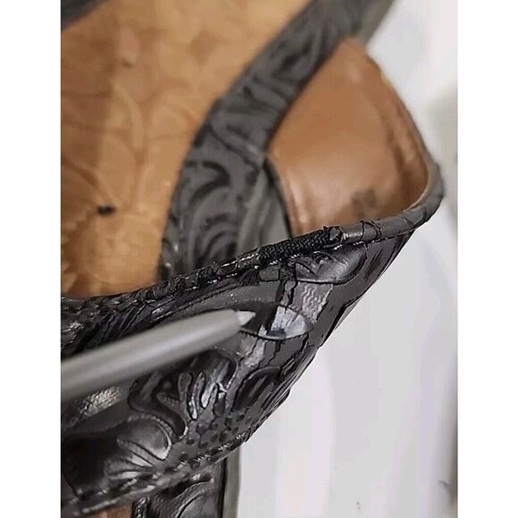 BOC Born Womens Size 10M Floral Embossed Thong Flip Flop‎ Slide Sandal FLAW - Picture 4 of 5